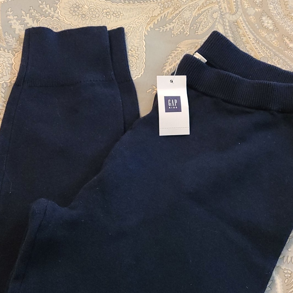 Girl's knit leggings
